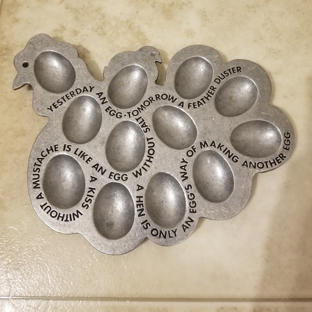 Vintage 1976 York Metal crafter hen shaped pewter deviled egg tray